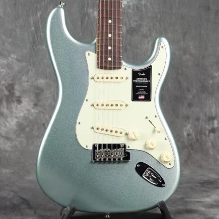 Электрогитара Fender American Pro II Stratocaster, зеленая