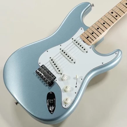 Электрогитара Fender Stratocaster 1968, голубая