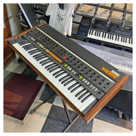 Синтезатор Korg Trident, б/у