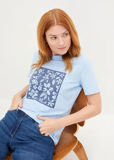 Футболка Bonprix mit Blumendruck hellblau/indigo bedruckt