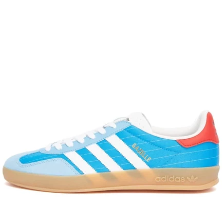 Adidas Gazelle в помещении