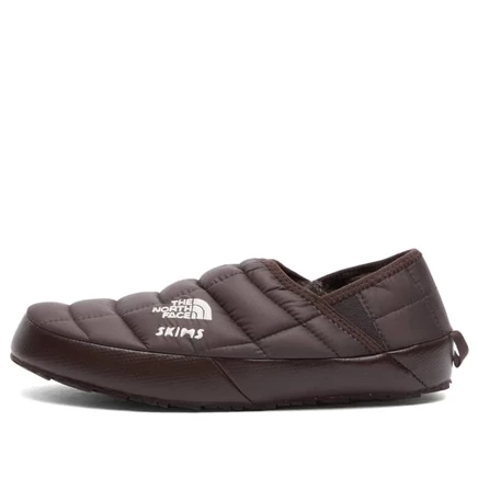 The North Face x СКОЛЬЗИТ ПО термобаллонной тяге Mule V