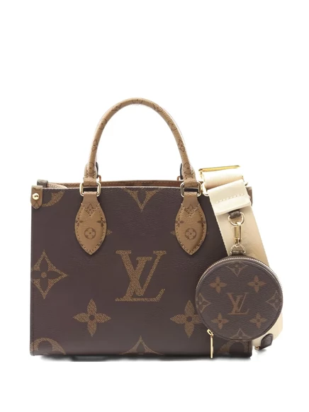 Сумка-тоут с монограммой OnTheGo PM, бывшая в употреблении у Louis Vuitton в 2021 году, с обратной стороны brown