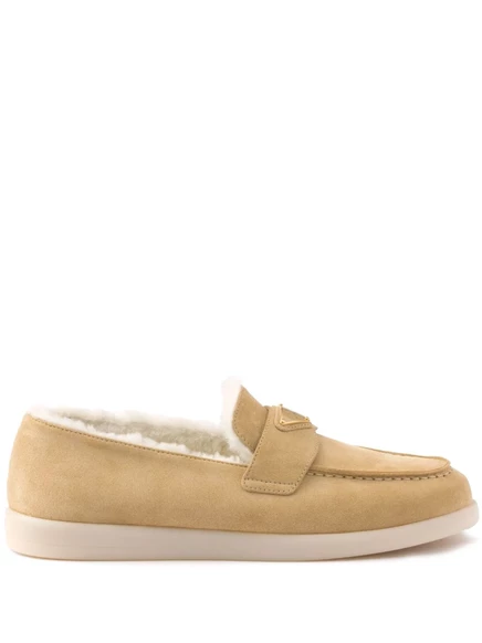 Женские лоферы Prada замшевые с овчиной, бежевые