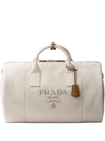 Дорожная сумка Prada с тиснением логотипа, кремовая