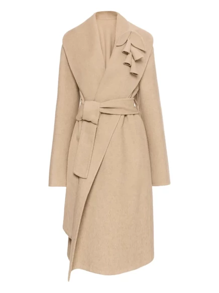 Пальто с поясом, расшитое наперстянкой, от Oscar de la Renta neutrals