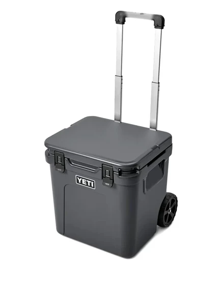 Кулер на колесах Yeti Roadie с телескопической ручкой, черный