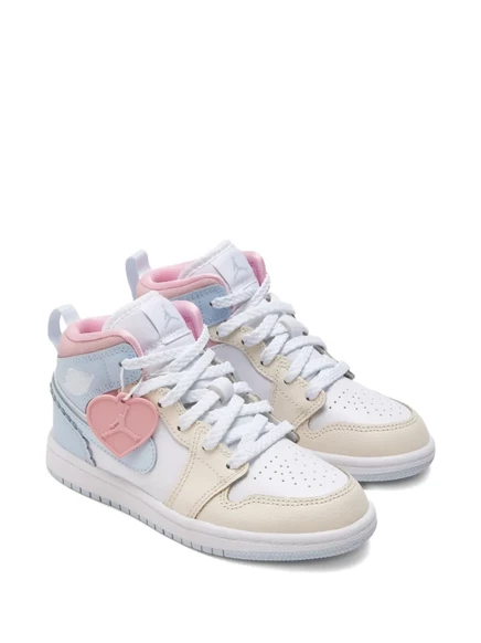 Детские кроссовки Nike Jordan 1 Mid SE с сердечком, белые