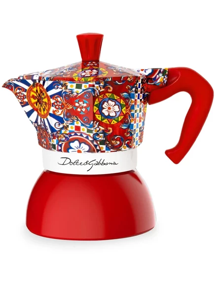 Гейзерная кофеварка Dolce & Gabbana x Bialetti Moka Induction из нержавеющей стали с сицилийским карретто-принтом, красная