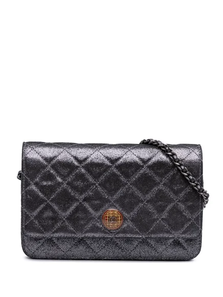 Бывший в употреблении кошелек CHANEL 2013-2014 из стеганой переливающейся кожи ягненка в клетку с пуговицами на цепочке, сумка через плечо silver