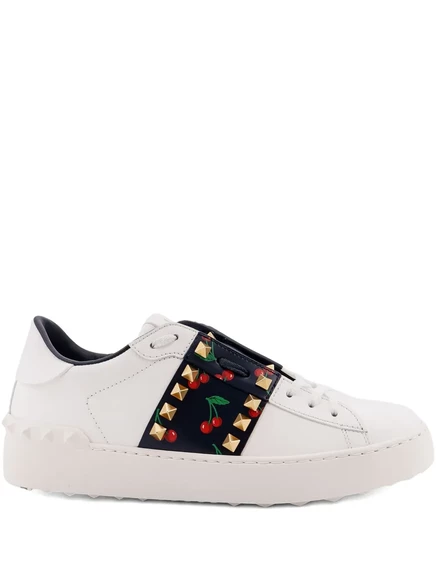 Вишневые кроссовки Valentino Garavani rockstud white