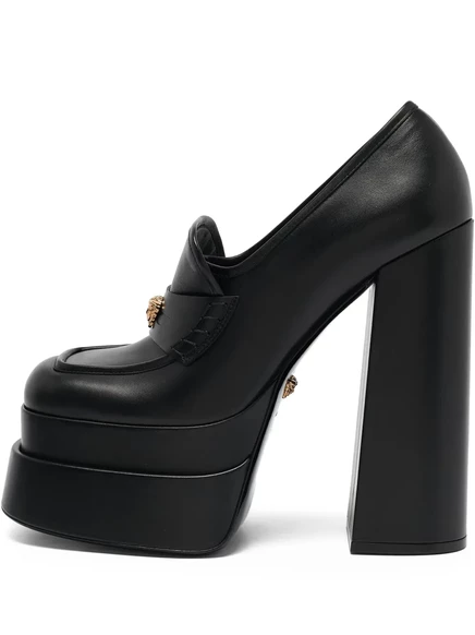 Бывшие в употреблении туфли-лодочки на платформе Aevitas от Versace black
