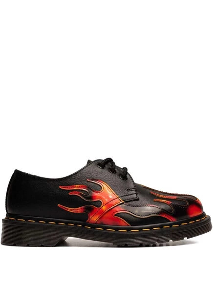 Туфли-дерби с огненным принтом от Dr. Martens black