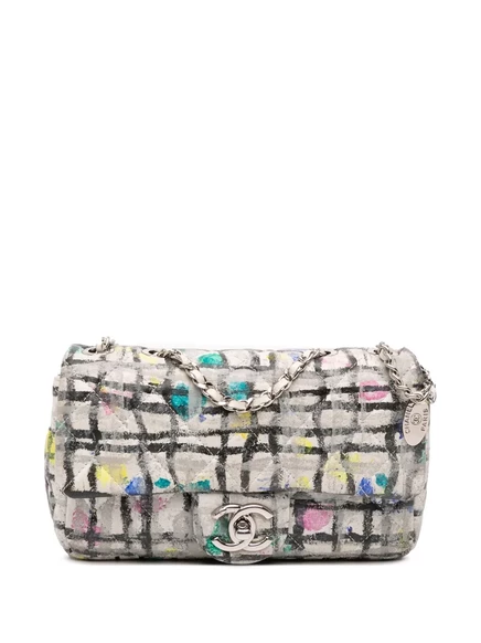 Бывшая в употреблении мини-сумка CHANEL 2014 года из телячьей кожи с ручной росписью и граффити с клапаном через плечо white