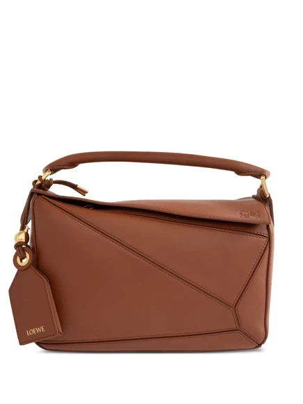 Маленькая, легкая, как перышко, сумка-головоломка LOEWE на возвышении brown