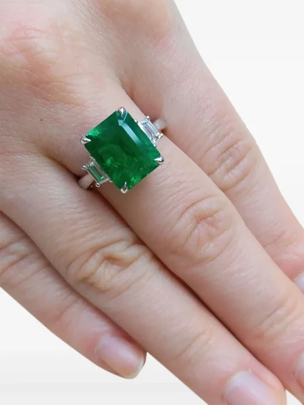 Женское кольцо HYT Jewelry из белого золота с изумрудом