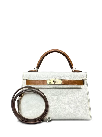 Сумка-тоут Hermès mini Craie 2022 года выпуска, бывшая в употреблении, и золотая сумка Mini Kelly Sellier 20 с золотой фурнитурой Epsom, изготовленная по специальному заказу HSS от Hermès. neutrals