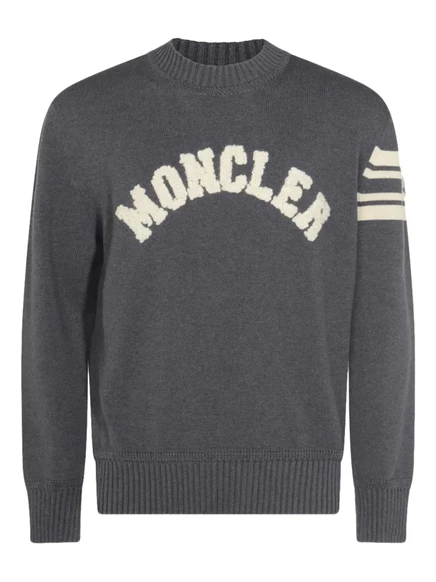 Свитер с вышитым логотипом Moncler на рукаве в полоску grey
