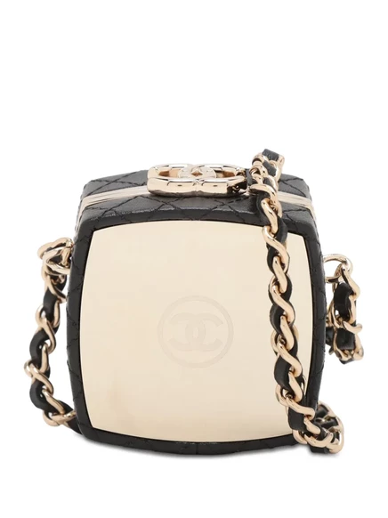 Бывший в употреблении клатч-косметичка CHANEL 2021 из стеганой овечьей кожи с сумкой через плечо на цепочке black