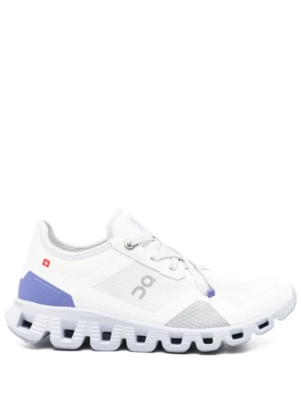 В рекламных кроссовках Running Cloud X 3 white