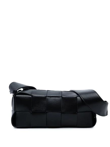 Bottega Veneta, бывшая в употреблении, 2012-2025, маленькая сумка-кассета Intrecciato Brick из овечьей кожи, через плечо black