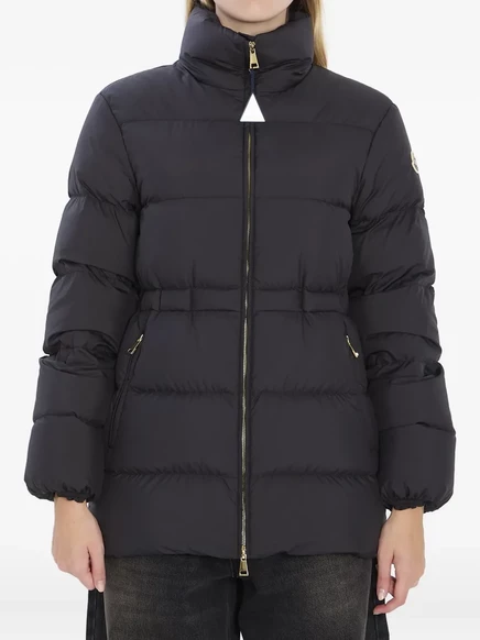 Женский пуховик Moncler с нашивкой логотипа, черный