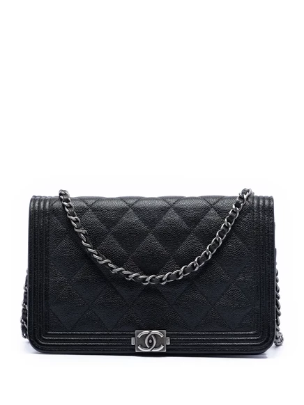 Бывший в употреблении стеганый кошелек Caviar Boy от CHANEL 2018 года выпуска, сумка через плечо на цепочке