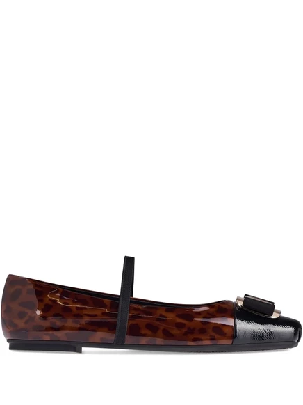 Женские балетки Ferragamo Vara Plate из лаковой кожи, коричневые