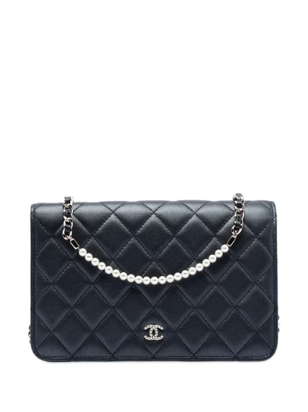 Бывший в употреблении кошелек CHANEL 2019 CC из стеганой овечьей кожи с жемчужным ремешком на цепочке, сумка через плечо