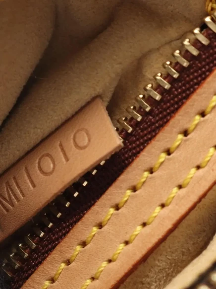 Сумка через плечо Louis Vuitton, бывшая в употреблении, длиной 2000 мм  brown