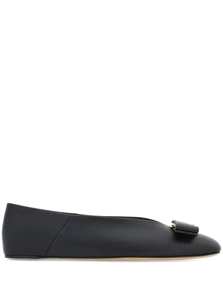 Кожаные балетные туфли от Ferragamo Vara black