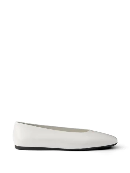 Женские балетки Prada из матовой кожи, белые