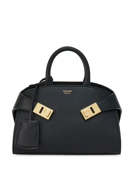 Женская мини-сумка Ferragamo Hug из кожи, черная