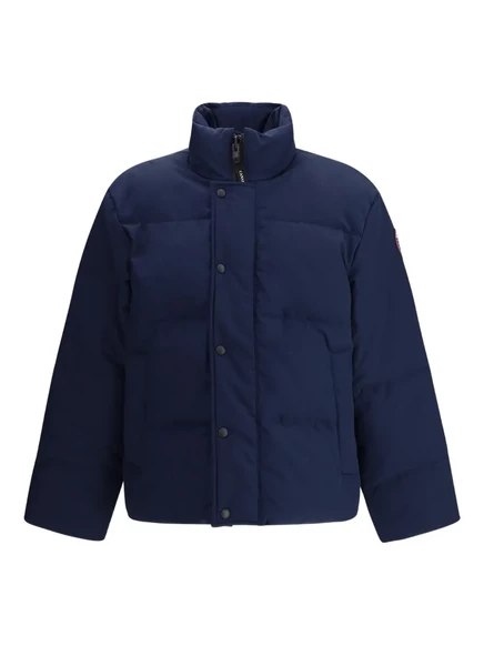 Парка Canada Goose с видом на залив blue