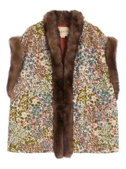 Жилет из гобелена Valentino Garavani от L'Hiver Fiorellini в апреле