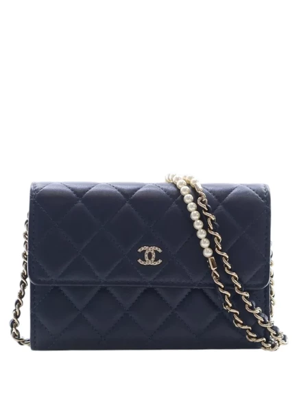 Бывший в употреблении кошелек CHANEL 2018-2019 Mini CC из стеганой овечьей кожи с жемчугом на цепочке, сумка через плечо