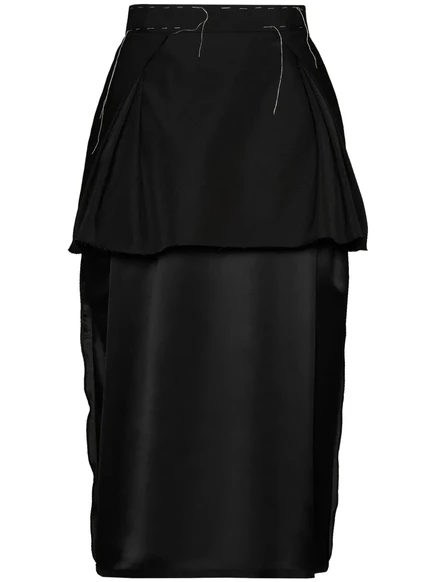 Многослойная юбка в процессе работы от Maison Margiela black