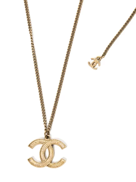 Женское ожерелье CHANEL Pre-Owned с подвеской CC, золотистое
