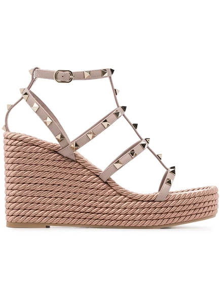 Женские босоножки Valentino Garavani Rockstud 95 мм, пудровые