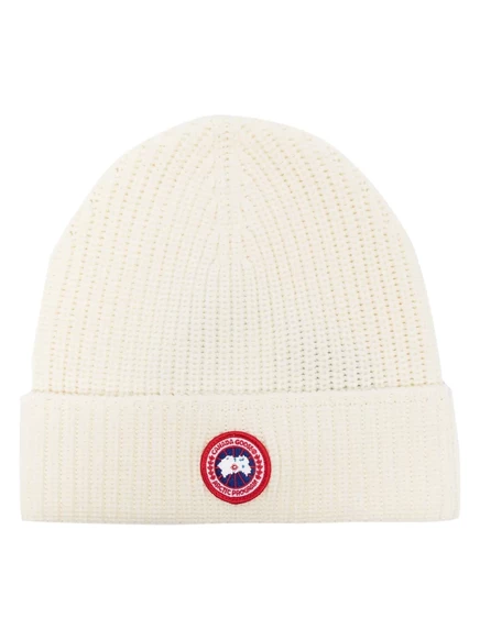 Унисекс шапка Canada Goose вязаная в рубчик с нашивкой, белая