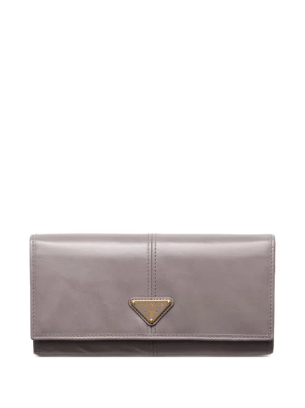 Женский кошелек Prada Large с треугольной плашкой, серый