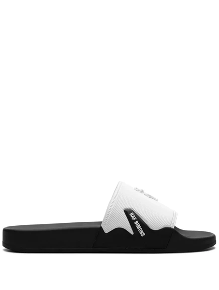 Слайды, украшенные логотипом Raf Simons Astra white