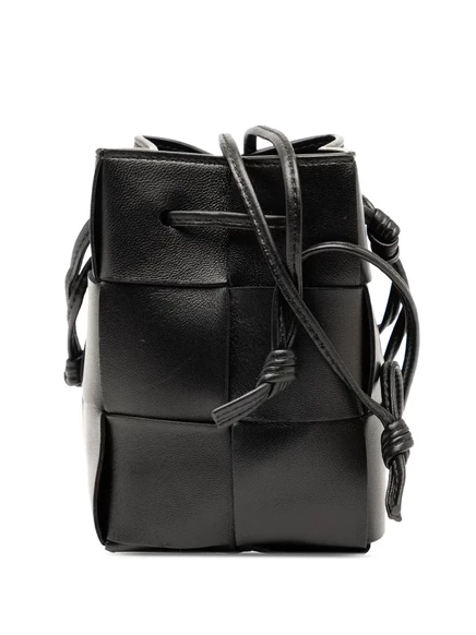 Сумка-футляр Bottega Veneta 2012-2025 годов выпуска, бывшая в употреблении, Mini Nappa Maxi Intrecciato black