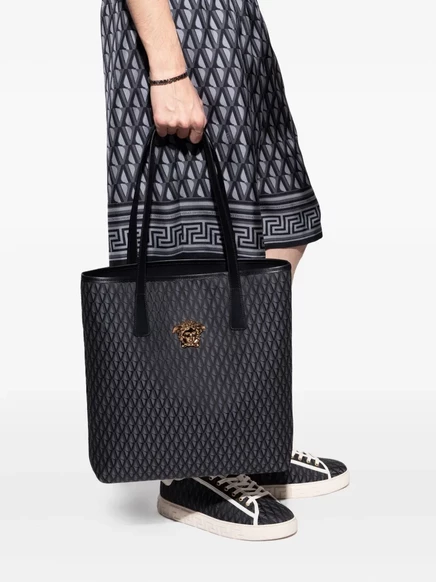 Женская сумка-тоут Versace с узором Medusa, черная