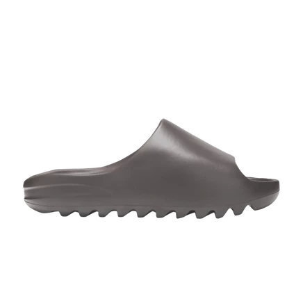 Унисекс сланцы Adidas Yeezy Slides Soot, черные