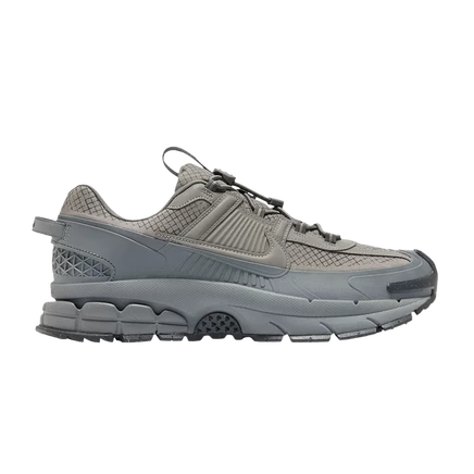 Кроссовки Nike Zoom Vomero 5 Roam 'Metallic Platinum' серого цвета