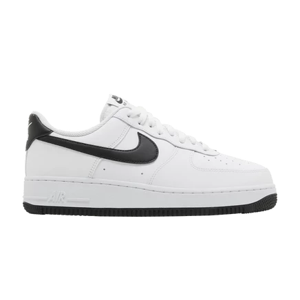 Кроссовки Nike Air Force 1 '07 с черной подошвой, белые