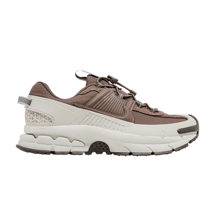 Женские кроссовки Nike Zoom Vomero Roam, светло‑бежевые с коричневым