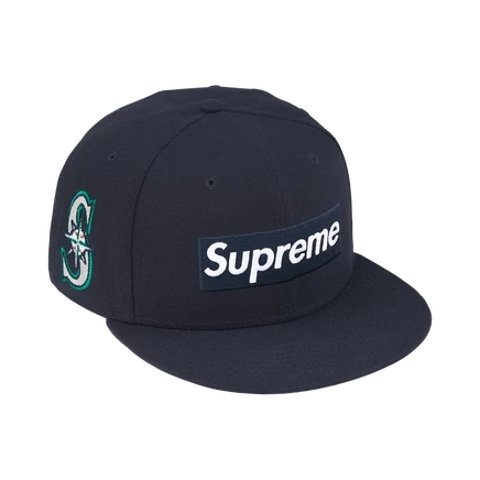 Логотип Supreme x MLB Teams на коробке новой эры 