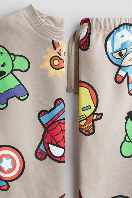 Детский спортивный костюм H&M 2‑предметный с принтом Marvel, бежевый